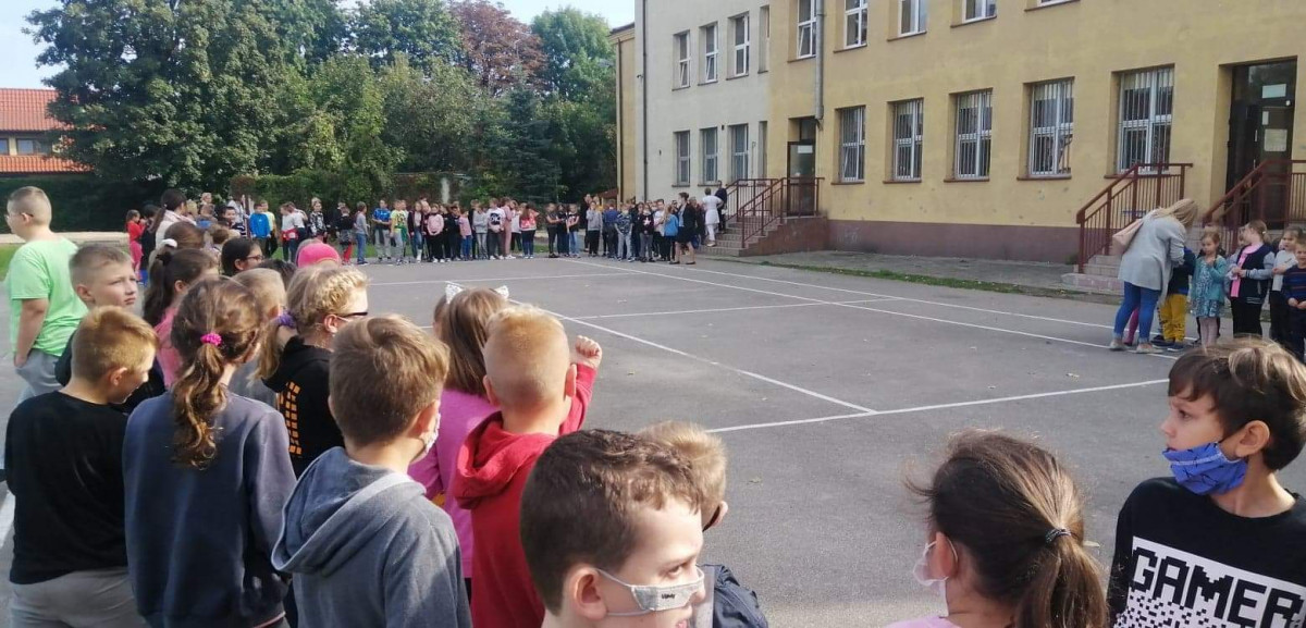 Próbna ewakuacja | Szkoła Podstawowa nr 5 im. Stefana Artwińskiego w