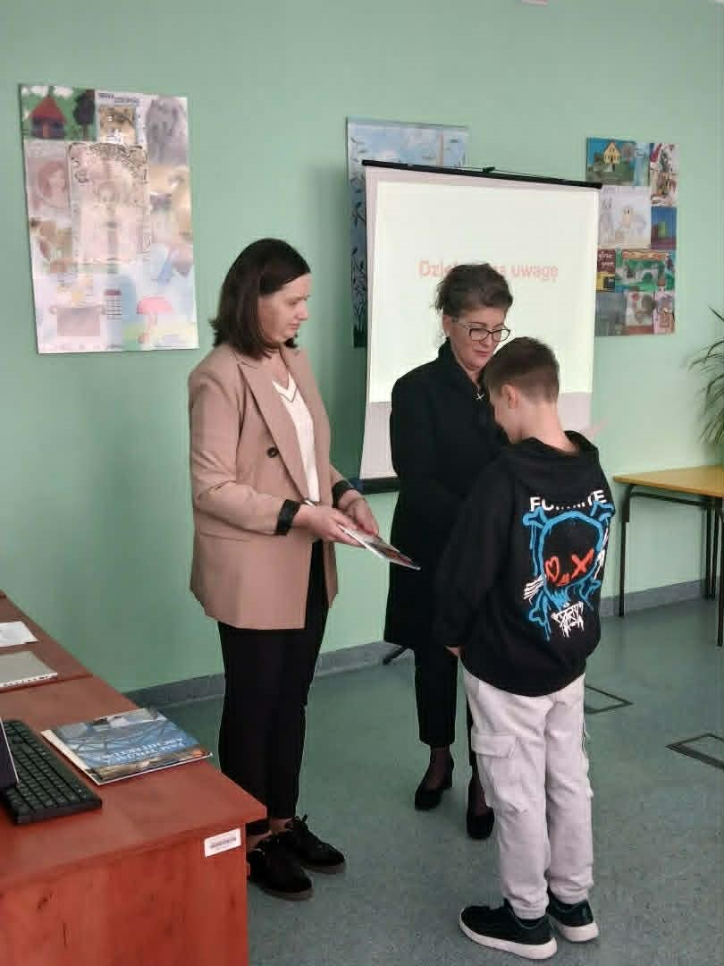 uczeń i dwóch nauczycieli