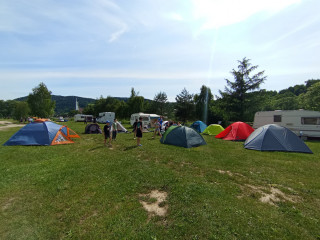 Rozbite namioty na campingu