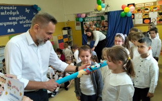 Pasowanie na Świetliczaka z rąk p.dyrektora