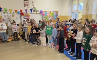  7 urodziny naszego szkolnego przyjaciela – Misia Piątka