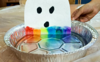 Zajęcia sensoryczne w wersji "halloween" w świetlicy szkolnej