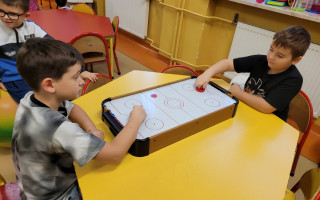 Wesołe zabawy w świetlicy szkolnej