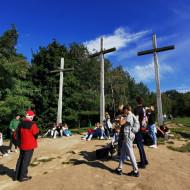 Relaks po wejściu na Górę Trzech Krzyży.