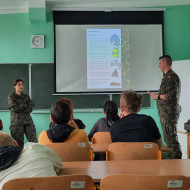 Teoretyczna część szkolenia „Edukacja z wojskiem”.