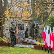 Warta honorowa przy grobie Stefana Artwińskiego.