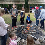 Realizacja zajęć w ramach projektu Uczymy-Wspieramy-Pomagamy w Tokarni i na zamku w Chęcinach