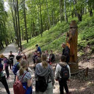 Realizacja zajęć w ramach projektu Uczymy-Wspieramy-Pomagamy w Tokarni i na zamku w Chęcinach