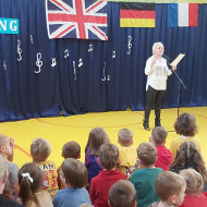 Pani Ewelina Tabiszewska prezentuje utwór "Ribbon in the Sky".