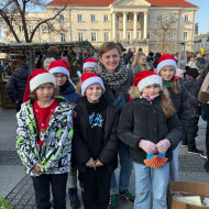 Uczniowie z Panią Agatą Wojdą