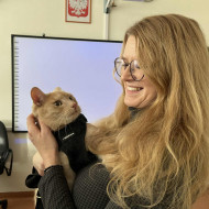 Pani Małgorzata z kotem Biszkoptem.