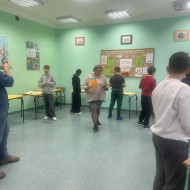 Uczniowie podczas rozwiązywania zadań konkursowych.