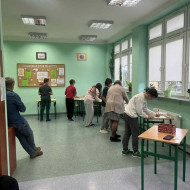 Uczniowie podczas rozwiązywania zadań konkursowych.