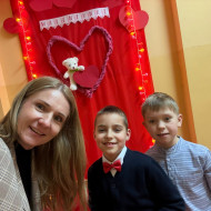 Wychowawca i uczniowie klasy 2a