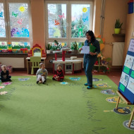 Przedszkolaki w czasie zajęć z okazji TKJ.