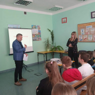 Pan dyrektor szkoły dziękuje prowadzącej wykład dr A. Rosińskiej-Mamej.