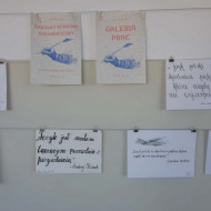 Wystawa prac z konkursu kaligraficznego.