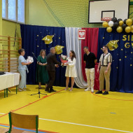 Sala gimnastyczna w szkole, dyrekcja dziękuje radzie rodziców