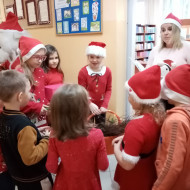 Spotkanie z Misiem Piątkiem przy bibliotece