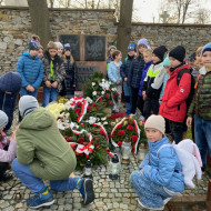 klasy młodsze przy grobie Stefana Artwińskiego