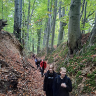 przejście wąwozem przez rezerwat Barania Góra