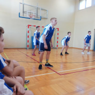 Drużyna na boisku podczas gry.