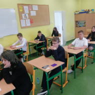 Uczniowie klas ósmych przed egzaminem