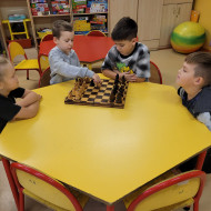 Zabawy uczniów w świetlicy szkolnej