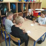 Zajęcia "Z przyrodą za pan brat" w świetlicy szkolnej.