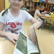 Zajęcia "Z przyrodą za pan brat" w świetlicy szkolnej.