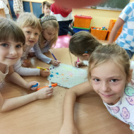 Dzieci ze świetlicy szkolnej w czasie zajęć-"Aktywna świetlica"