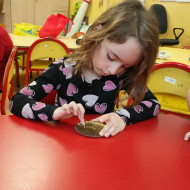  7 urodziny naszego szkolnego przyjaciela – Misia Piątka