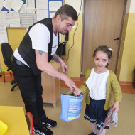 Wręczanie dyplomów i nagród w konkursie fotograficznym