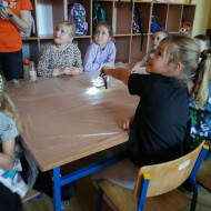 Zajęcia sensoryczne w wersji "halloween" w świetlicy szkolnej
