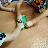 wykonanie prostych karmników dla ptaków