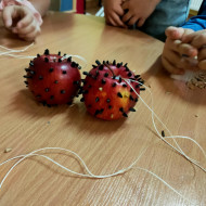 wykonanie prostych karmników dla ptaków