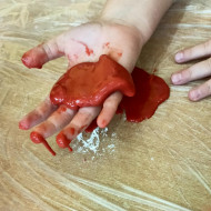 Zajęcia sensoryczne w wersji "halloween" w świetlicy szkolnej