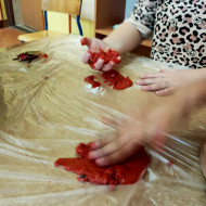 Zajęcia sensoryczne w wersji "halloween" w świetlicy szkolnej