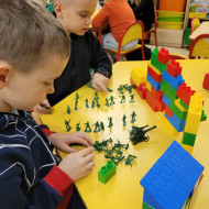 Wesołe zabawy w świetlicy szkolnej