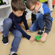 Wesołe zabawy w świetlicy szkolnej