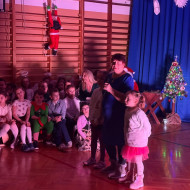 Wieczór Kolęd - występ pani Barbary z wnuczkami