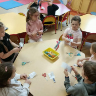 zajęcia w świetlicy -“Poznaj młody człowieku sekrety ostatniego wieku"