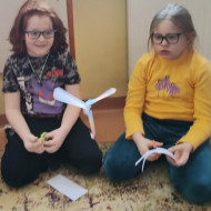 zajęcia w świetlicy -“Poznaj młody człowieku sekrety ostatniego wieku"