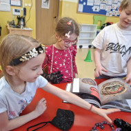 zajęcia w świetlicy -“Poznaj młody człowieku sekrety ostatniego wieku"