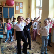  Każdego tygodnia uczniowie poznają inne dziedziny życia z danego okresu -lata 60-te