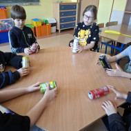  Każdego tygodnia uczniowie poznają inne dziedziny życia z danego okresu -lata 60-te