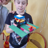  Każdego tygodnia uczniowie poznają inne dziedziny życia z danego okresu -lata 60-te