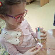  Każdego tygodnia uczniowie poznają inne dziedziny życia z danego okresu -lata 60-te