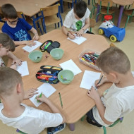 Mali przyrodnicy - obserwacje kwiatów