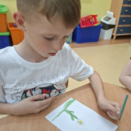 Mali przyrodnicy - obserwacje kwiatów